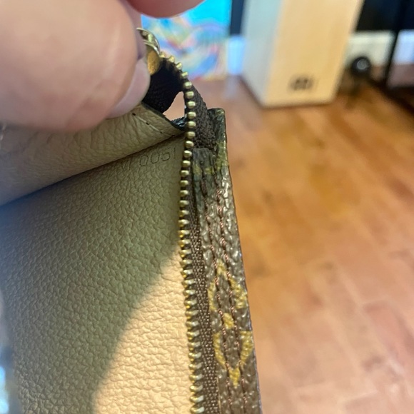 Louis Vuitton Mini Pochette - Picture 7 of 7